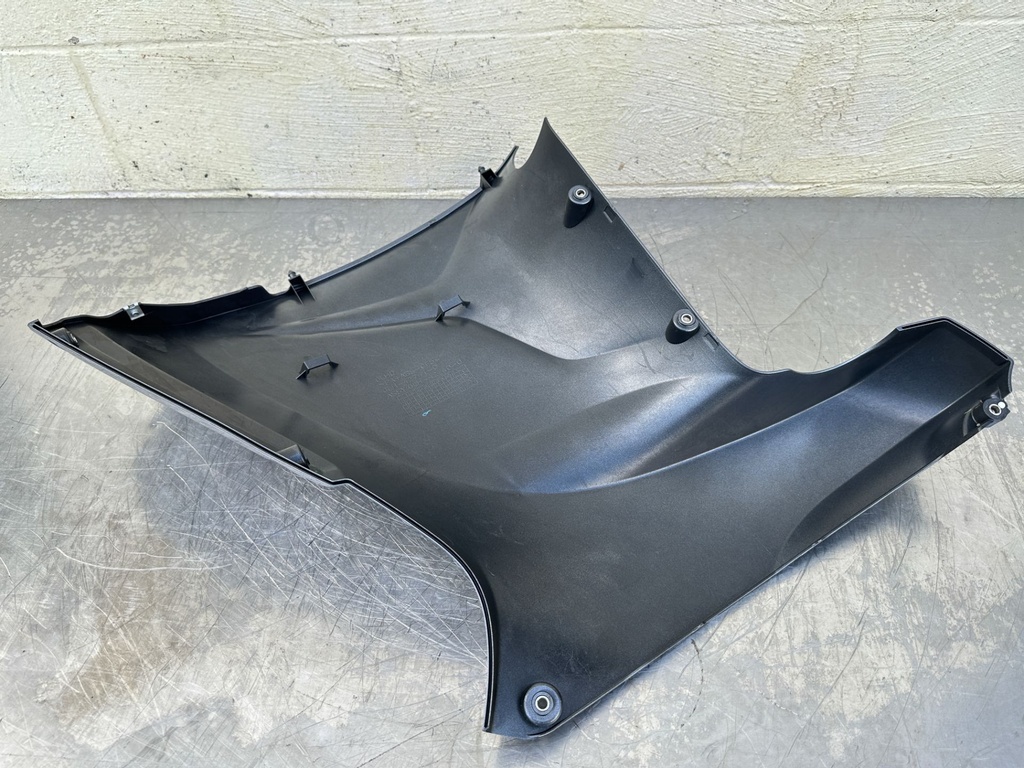 2022 Yamaha 200 HP 4 Stroke Outboard Lower Apron Cowling Starboard 6LH-42770-00-8D OEM