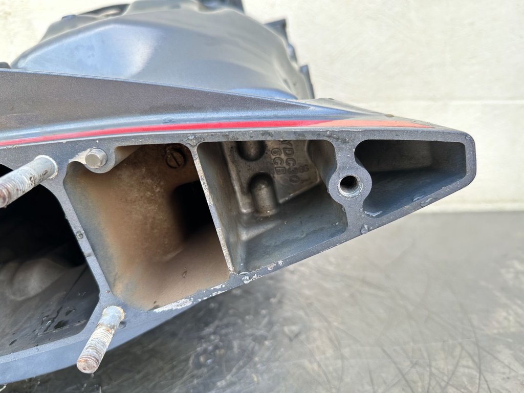 2013 Yamaha 250 HP 4 Stroke Outboard Complete Midsection & Swivel Bracket 6CE-41137-00-CA OEM