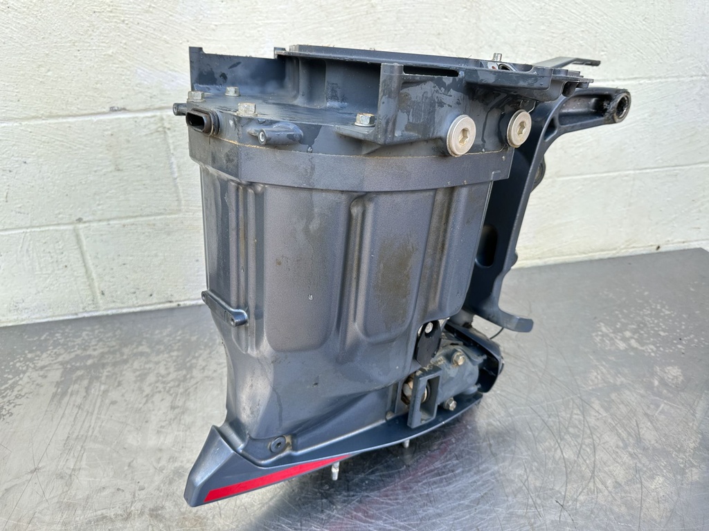 2013 Yamaha 250 HP 4 Stroke Outboard Complete Midsection & Swivel Bracket 6CE-41137-00-CA OEM