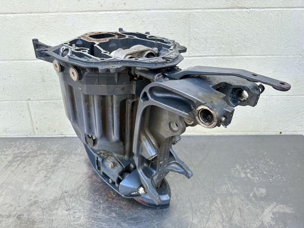 2013 Yamaha 250 HP 4 Stroke Outboard Complete Midsection & Swivel Bracket 6CE-41137-00-CA OEM