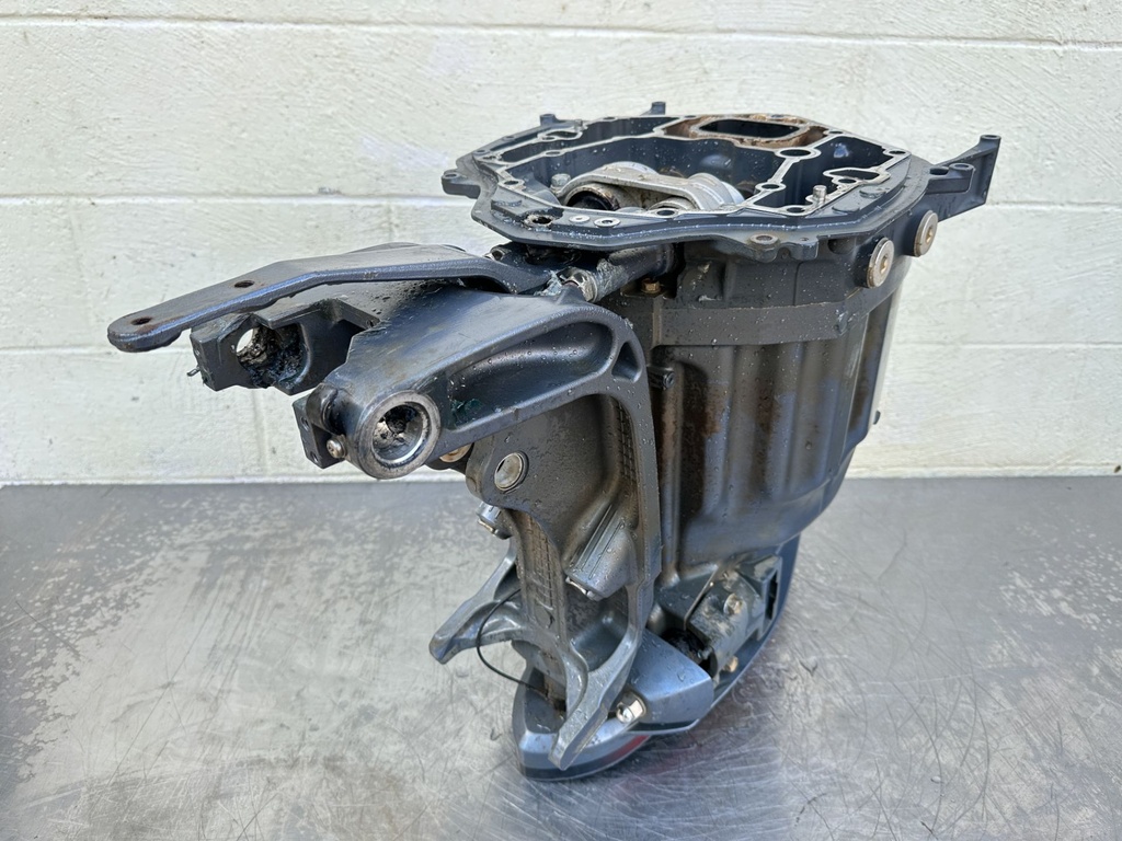 2013 Yamaha 250 HP 4 Stroke Outboard Complete Midsection & Swivel Bracket 6CE-41137-00-CA OEM