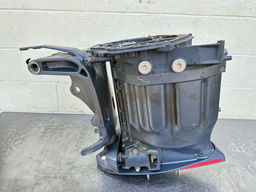 2013 Yamaha 250 HP 4 Stroke Outboard Complete Midsection & Swivel Bracket 6CE-41137-00-CA OEM