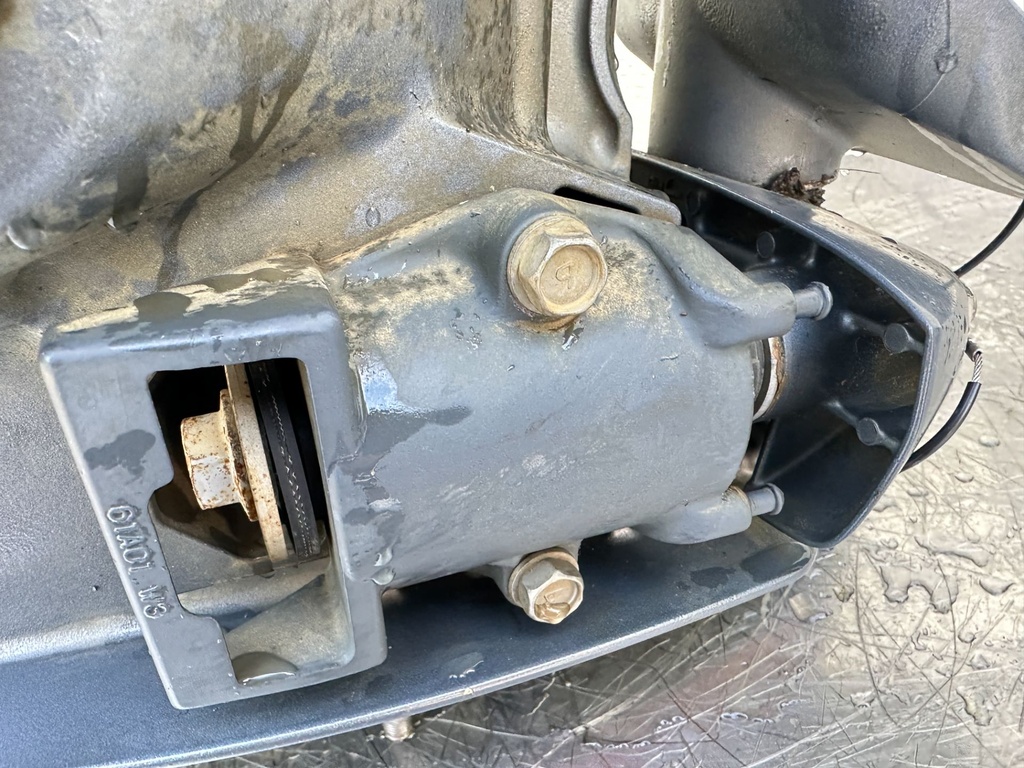 2013 Yamaha 250 HP 4 Stroke Outboard Complete Midsection & Swivel Bracket 6CE-41137-00-CA OEM