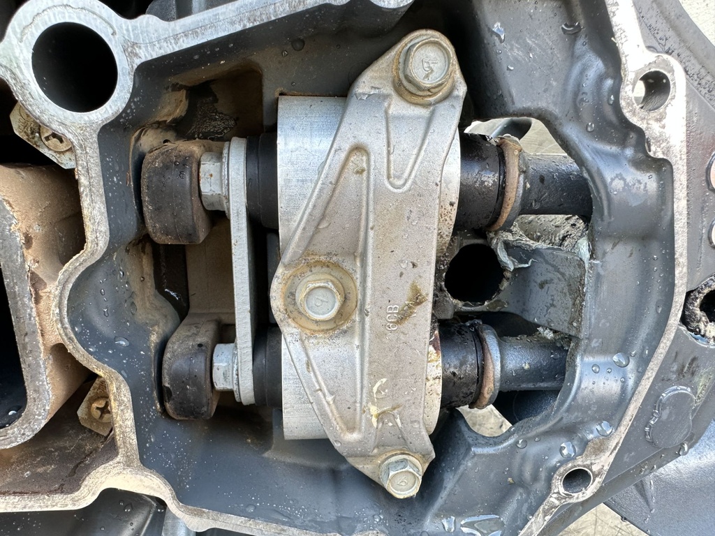 2013 Yamaha 250 HP 4 Stroke Outboard Complete Midsection & Swivel Bracket 6CE-41137-00-CA OEM