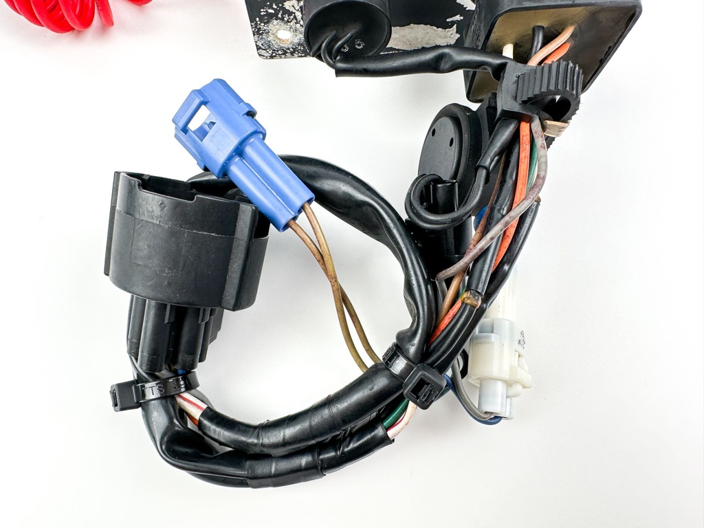 Suzuki Outboard Outboard Key Switch Assembly With Key - 8 Pin