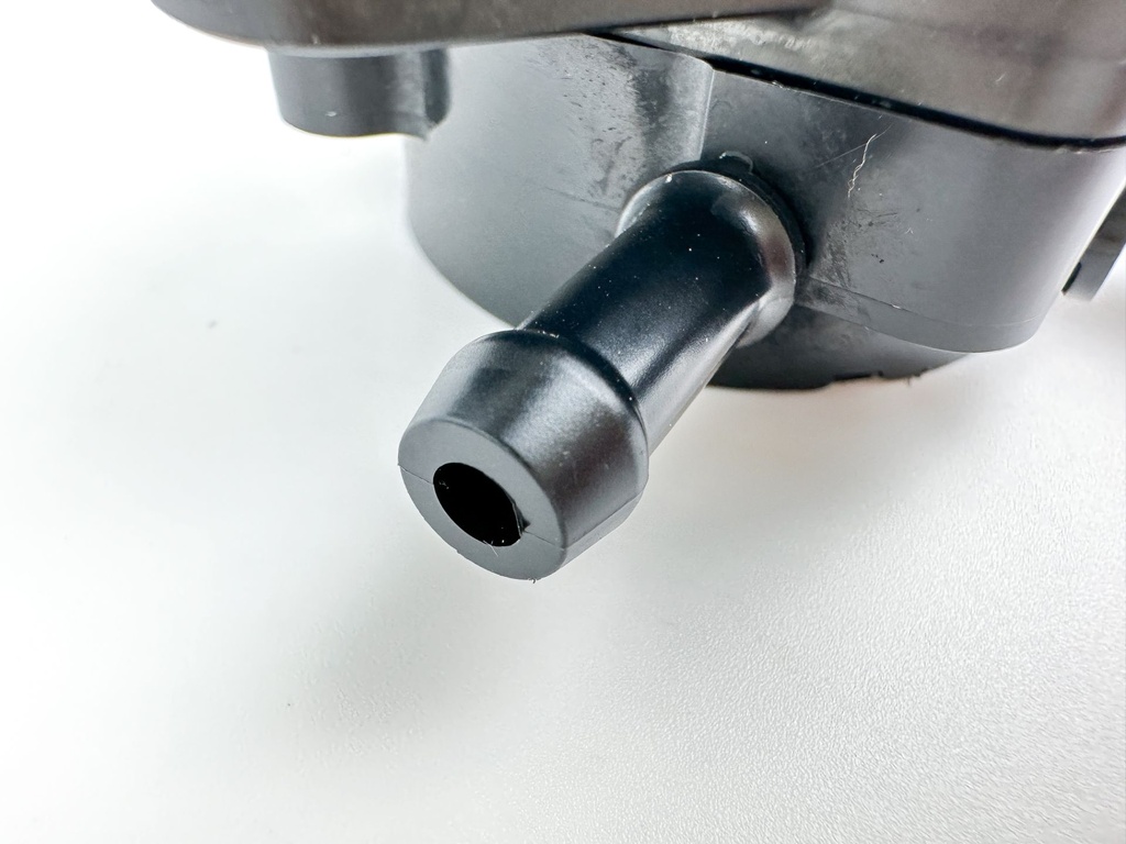 2007 Suzuki 115 HP 4 Stroke Outboard Fuel Pump 15100-90J11 OEM