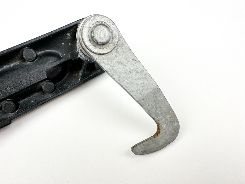 2007 Suzuki 115 HP 4 Stroke Outboard Starboard Latch Handle 61633-90J02-0EP OEM