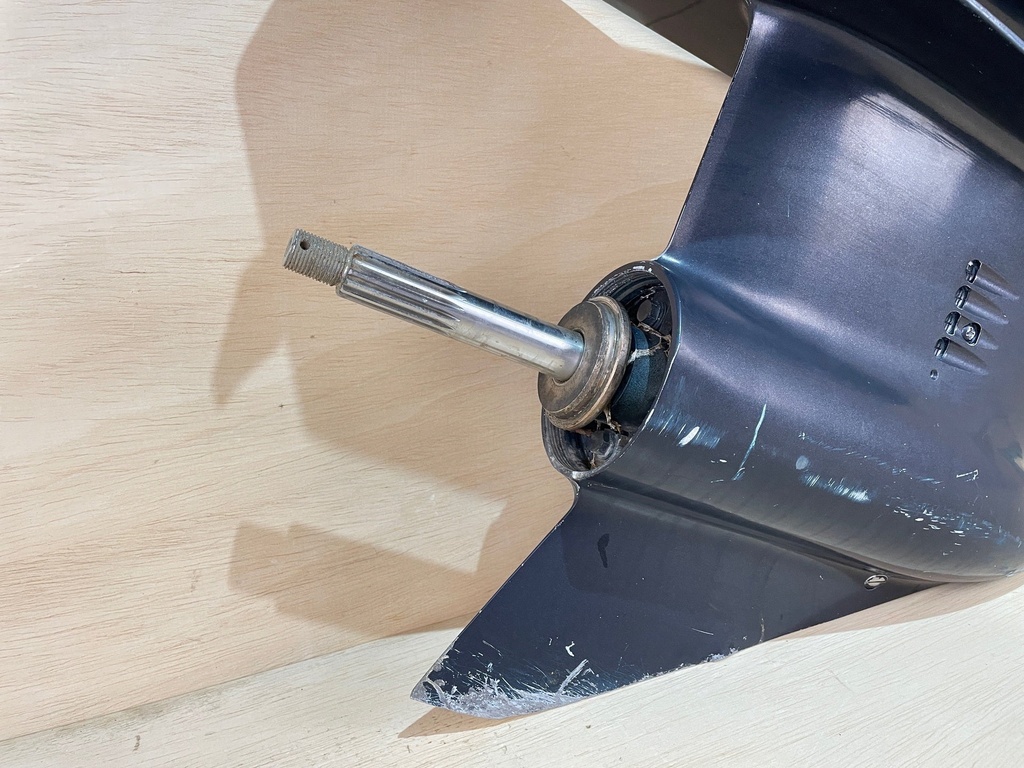 2000 Evinrude Ficht 175HP V6 20" Lower Unit RH Gear Case Assembly