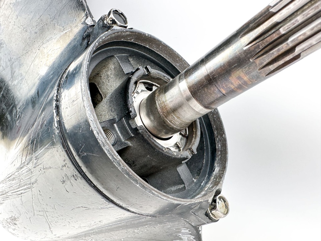 2001-18 Suzuki 115 140 HP 4 Stroke Outboard 25" XL Long Lower Unit Gear Case