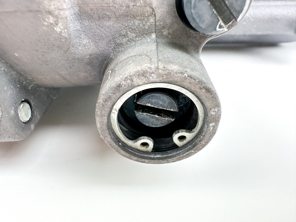 Johnson Suzuki DF 70 90 115 HP Outboard 4 Stroke Power Tilt Trim Unit Assembly