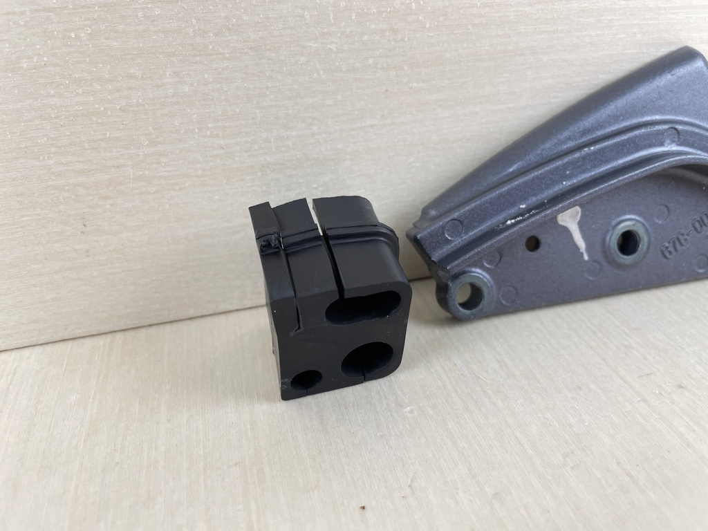 2007 Yamaha 60HP F60 Outboard Cable Cover Plate Fitting 6C5-42738-00-4D