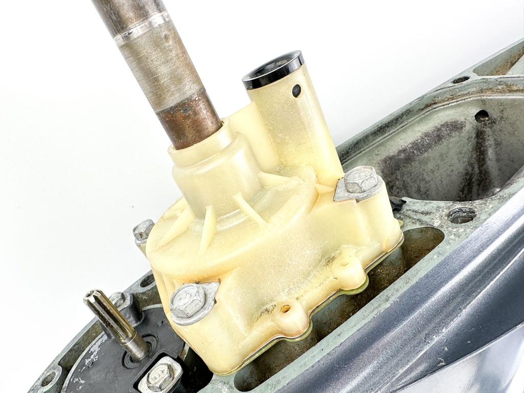 Yamaha 150 175 200 2.6L Outboard 2 Stroke XL Lower Unit Gear Case HPDI OX66 Carb