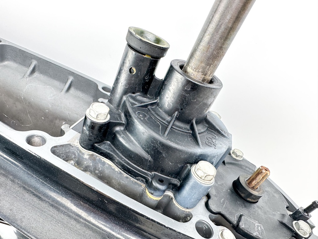 2001-18 Suzuki 115 140 HP 4 Stroke Outboard 20" Long Lower Unit Gear Case