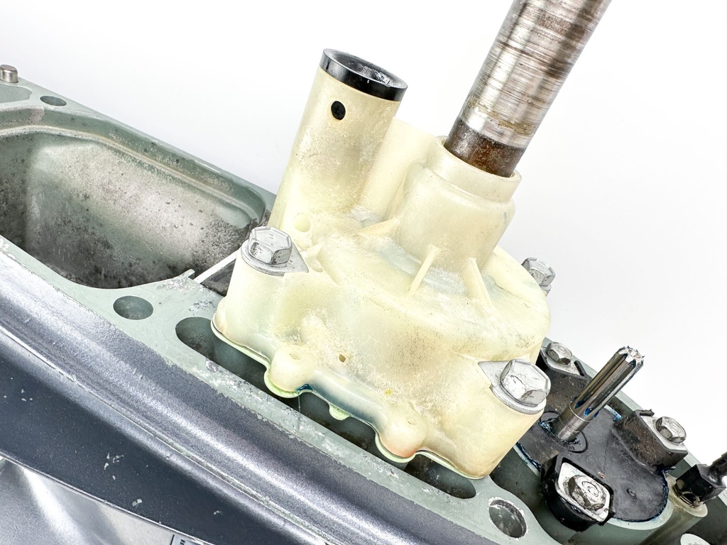 84-2009 Yamaha 115 130 140 HP 2 Stroke Outboard Lower Unit 25" 6E5-45300-27-8D