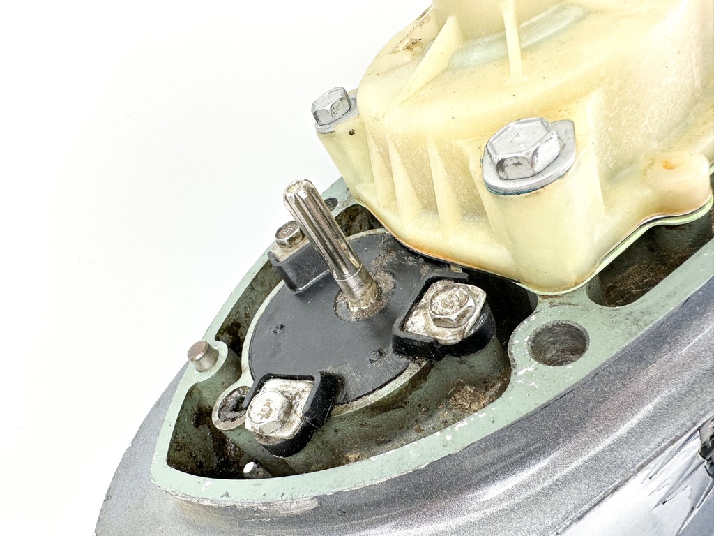 1996-2005 Yamaha 150 175 200 HP 2 Stroke 25" XL Lower Unit Gear Case 64E-45300-21-8D