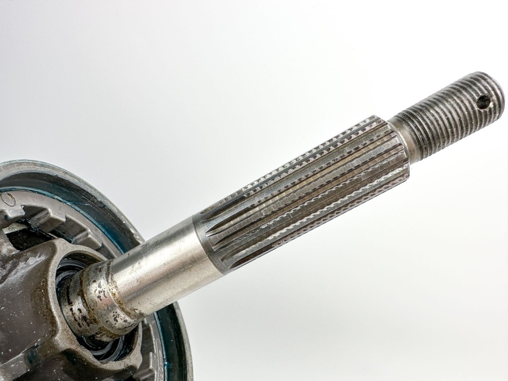 1996-2005 Yamaha 150 175 200 HP 2 Stroke 25" XL Lower Unit Gear Case 64E-45300-21-8D