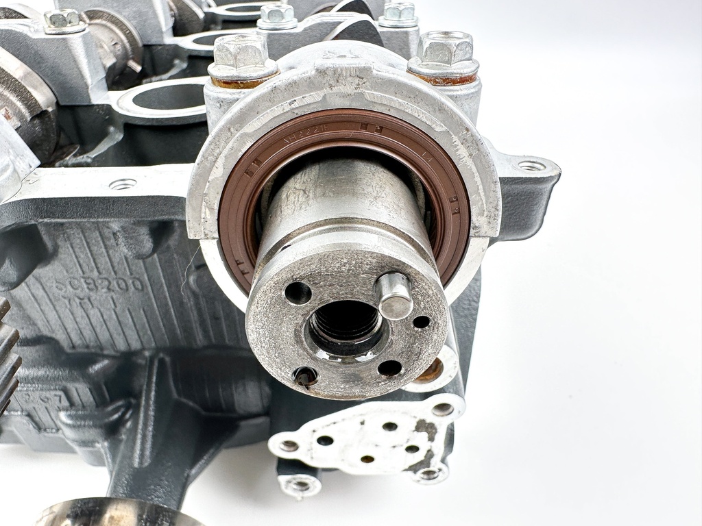 2012 Yamaha 300 HP 4 Stroke Outboard Port Cylinder Head 6CE-W009C-00-9S OEM