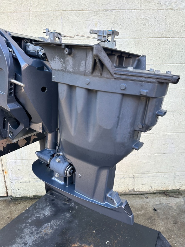 2022 Yamaha 200HP I4 Outboard Midsection & Swivel W/ Steering