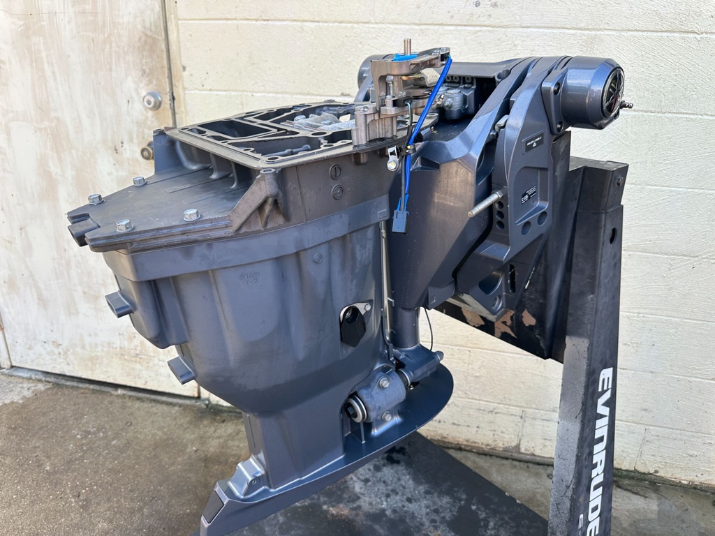 2022 Yamaha 200HP I4 Outboard Midsection & Swivel W/ Steering