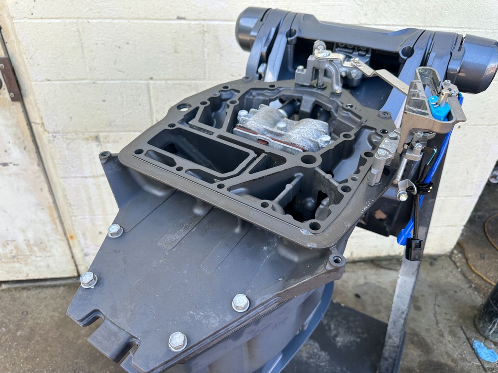 2022 Yamaha 200HP I4 Outboard Midsection & Swivel W/ Steering