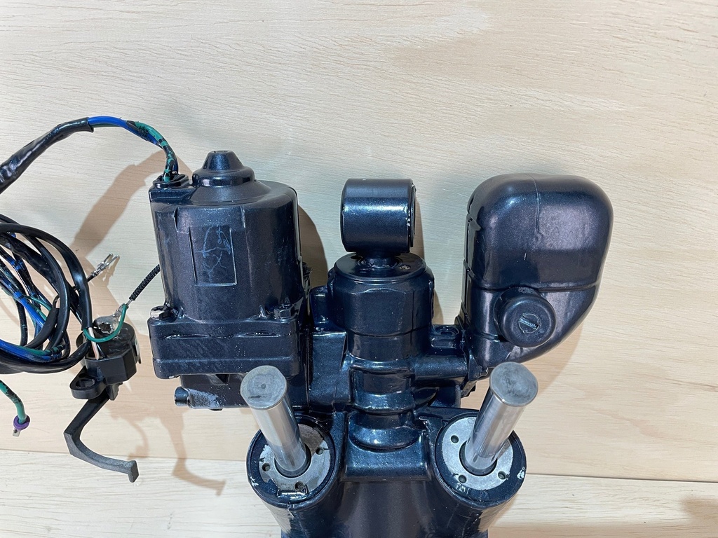 2000 Evinrude Ficht 175HP Power Trim & Tilt Assembly 5005113 0439934