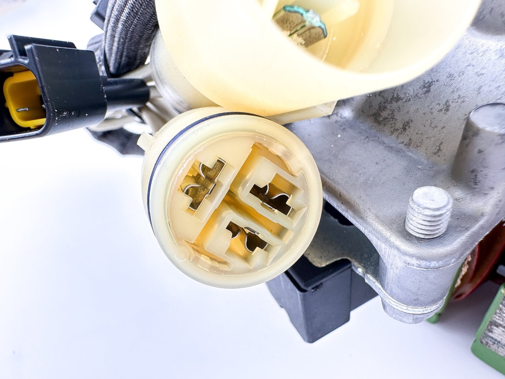 2015 Yamaha 200HP F200 4 Stroke Outboard Stator Coil Pulser Base Assembly 6DA-81410-00-00