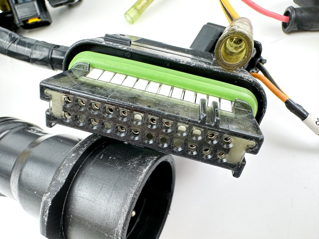 2004 Yamaha 40HP 4 Stroke Outboard Engine Wire Harness Assembly 67C-82590-40-00