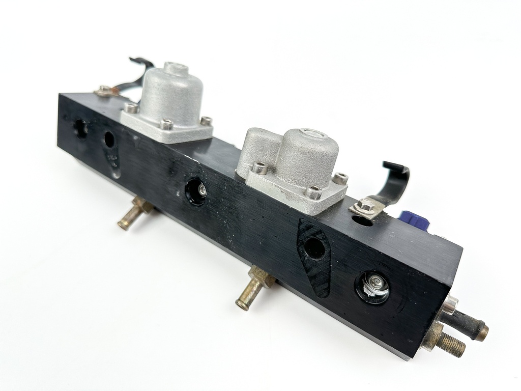 1999 Mercury 150HP 2 Stroke Port Fuel Rail With Injectors 804511