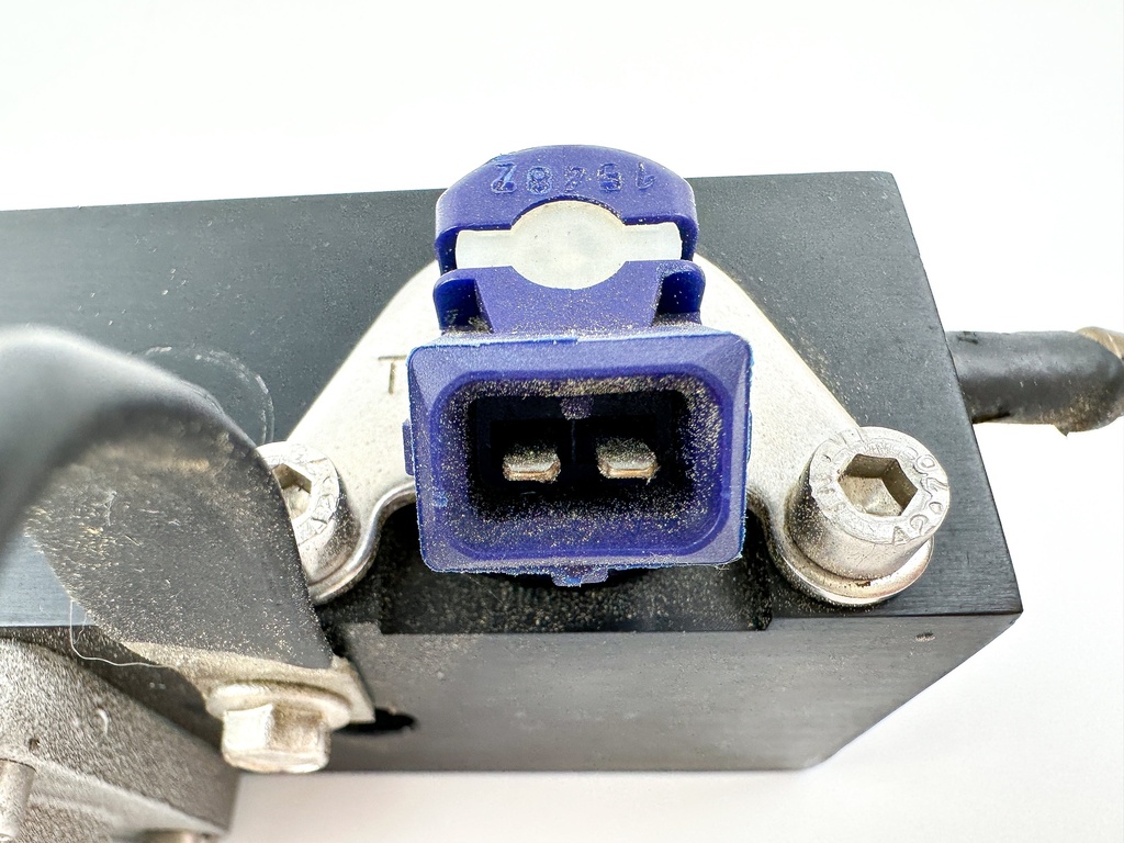 1999 Mercury 150HP 2 Stroke Port Fuel Rail With Injectors 804511