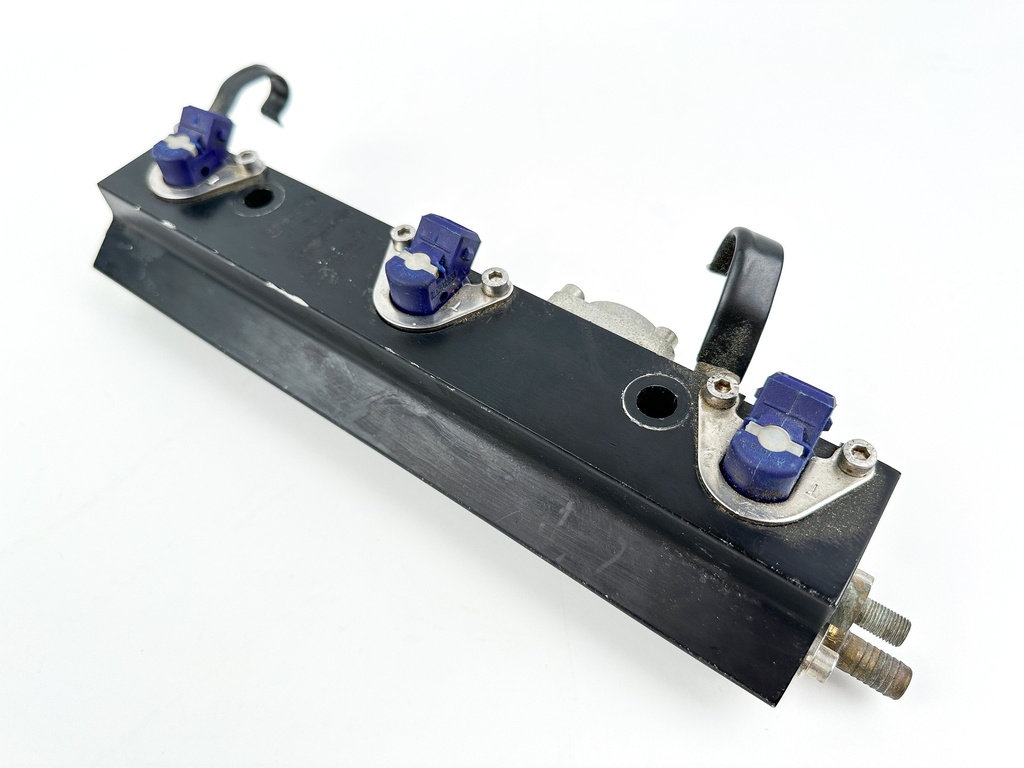 1999 Mercury 150HP 2 Stroke Starboard Fuel Rail With Injectors 804512