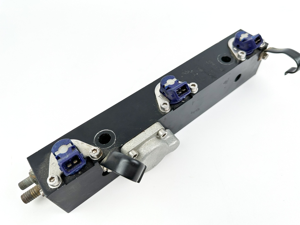 1999 Mercury 150HP 2 Stroke Starboard Fuel Rail With Injectors 804512