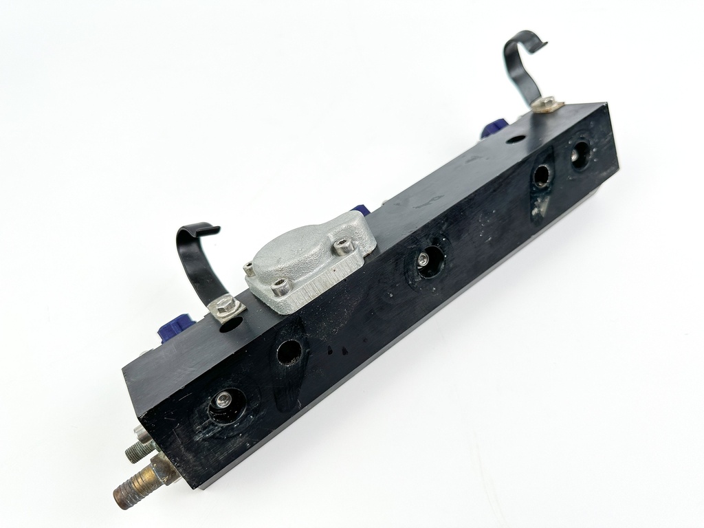 1999 Mercury 150HP 2 Stroke Starboard Fuel Rail With Injectors 804512