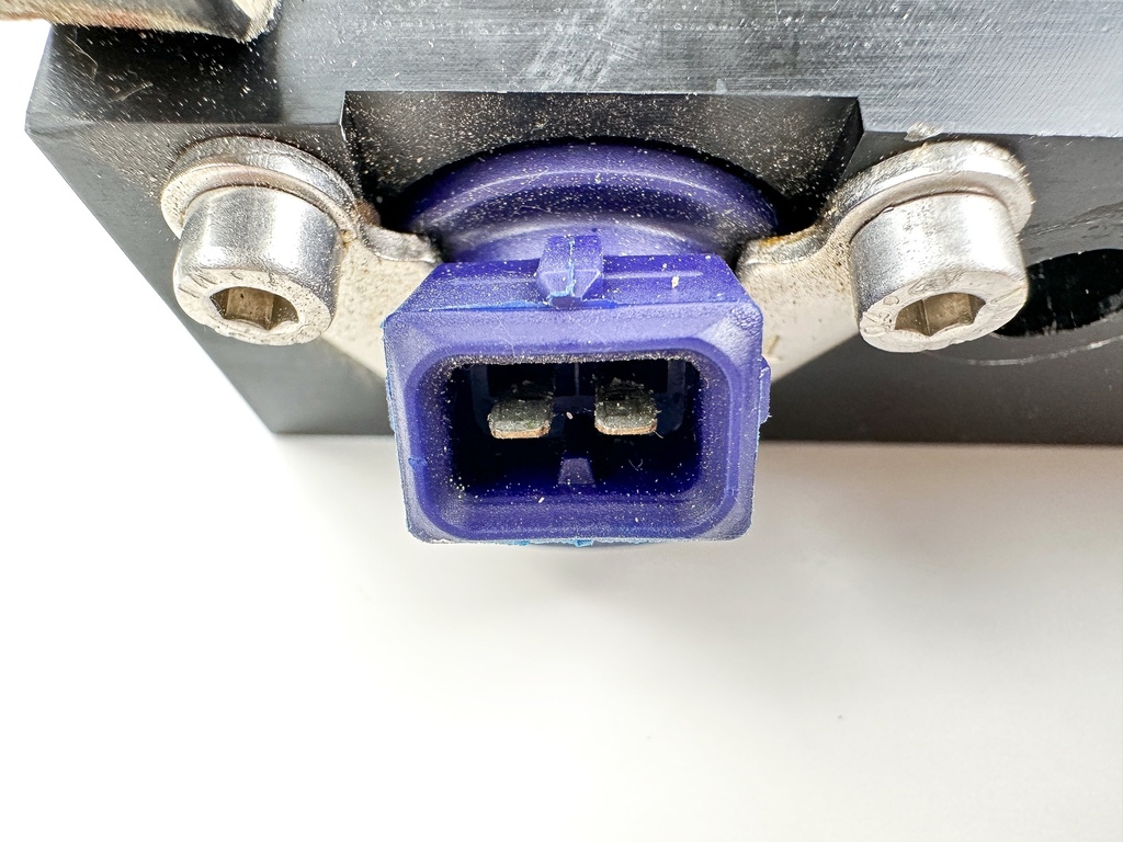 1999 Mercury 150HP 2 Stroke Starboard Fuel Rail With Injectors 804512