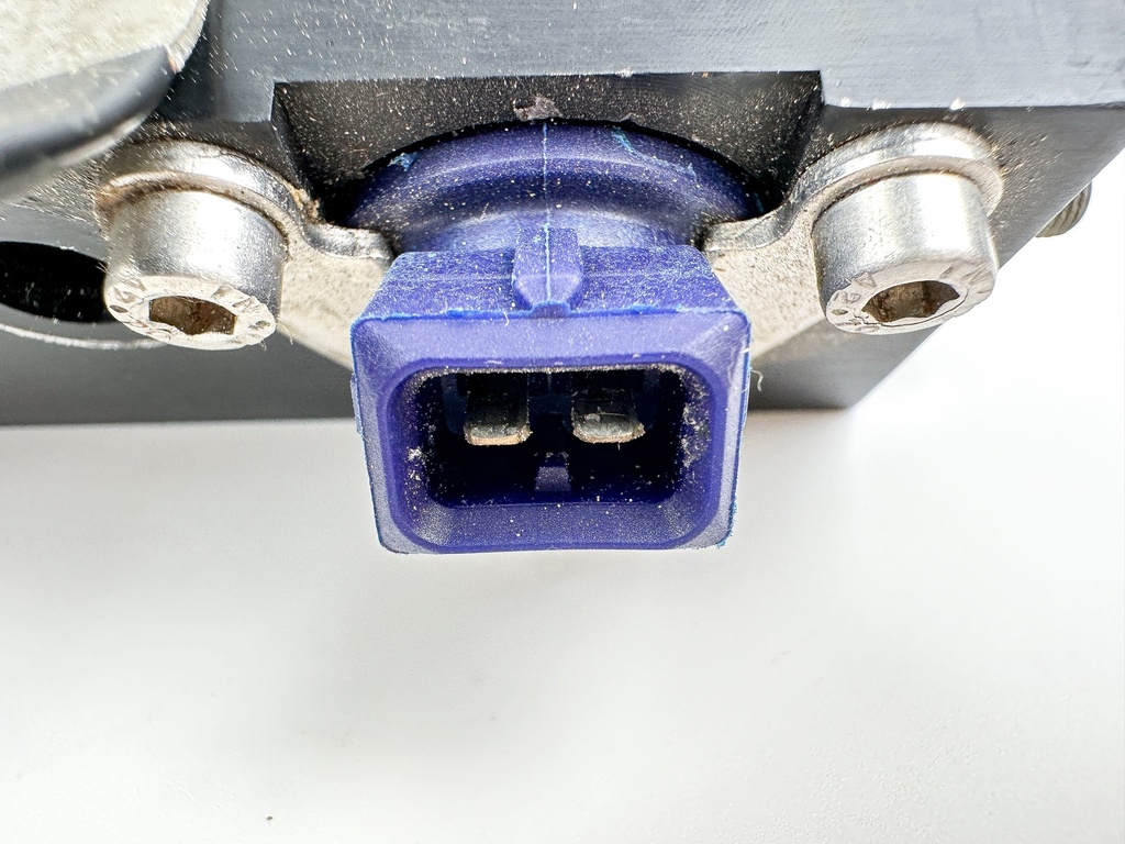 1999 Mercury 150HP 2 Stroke Starboard Fuel Rail With Injectors 804512