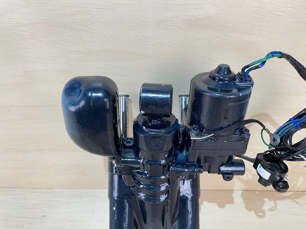 2000 Evinrude Ficht 175HP Power Trim & Tilt Assembly 5005113 0439934