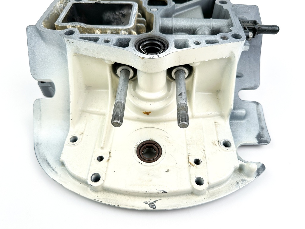 2018 Suzuki 90HP DF90 4 Stroke Outboard Engine Holder White 51111-87L00-Y5S