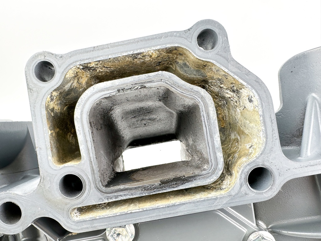 2018 Suzuki 90HP DF90 4 Stroke Outboard Engine Holder White 51111-87L00-Y5S