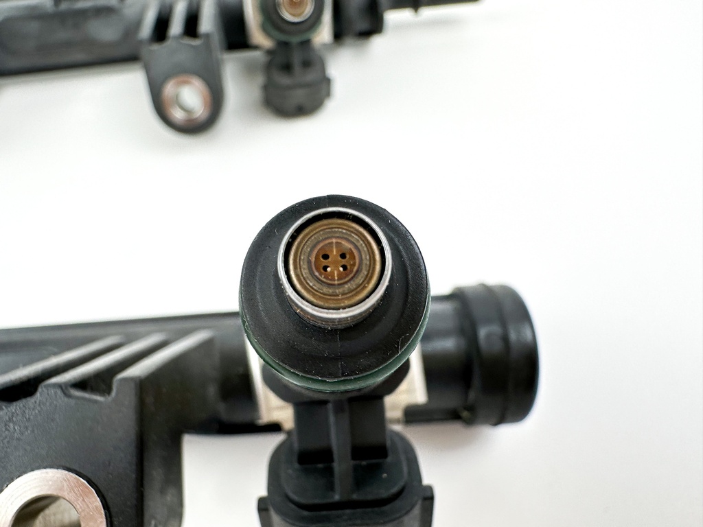 2012 Yamaha F350 350HP 4 Stroke Outboard Fuel Injector Set With Rails 6AW-13160-10-00