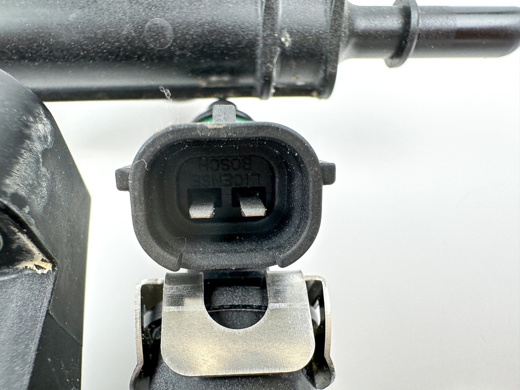 2012 Yamaha F350 350HP 4 Stroke Outboard Fuel Injector Set With Rails 6AW-13160-10-00