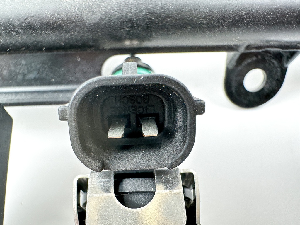 2012 Yamaha F350 350HP 4 Stroke Outboard Fuel Injector Set With Rails 6AW-13160-10-00