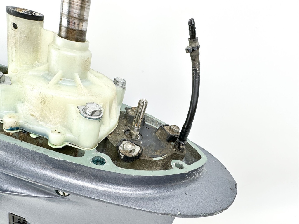 1996-2005 Yamaha 150 175 200 HP 2 Stroke 25" XL Lower Unit Gear Case 64E-45300-24-8D