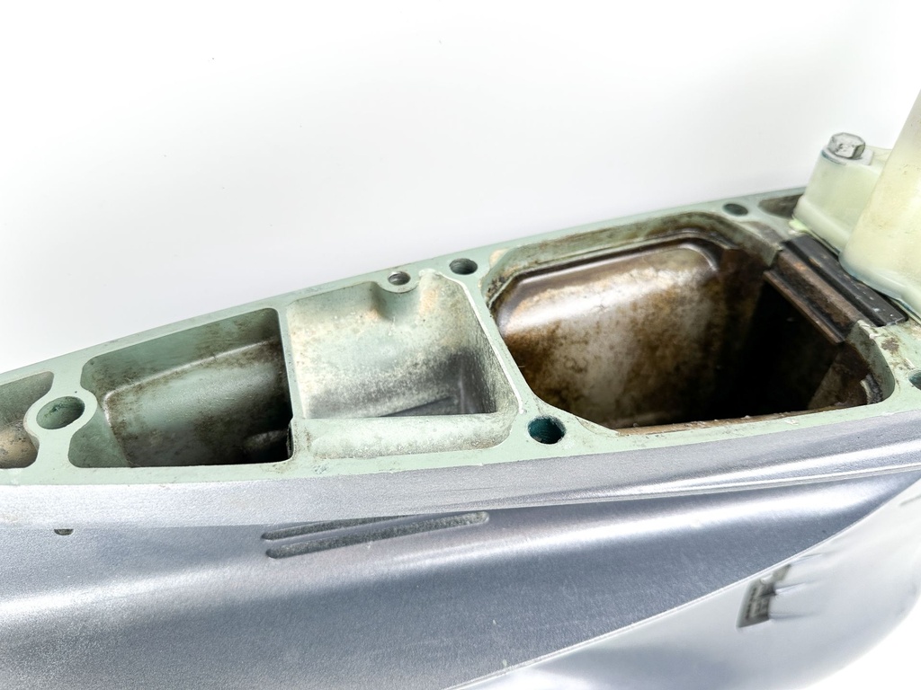 1996-2005 Yamaha 150 175 200 HP 2 Stroke 25" XL Lower Unit Gear Case 64E-45300-24-8D