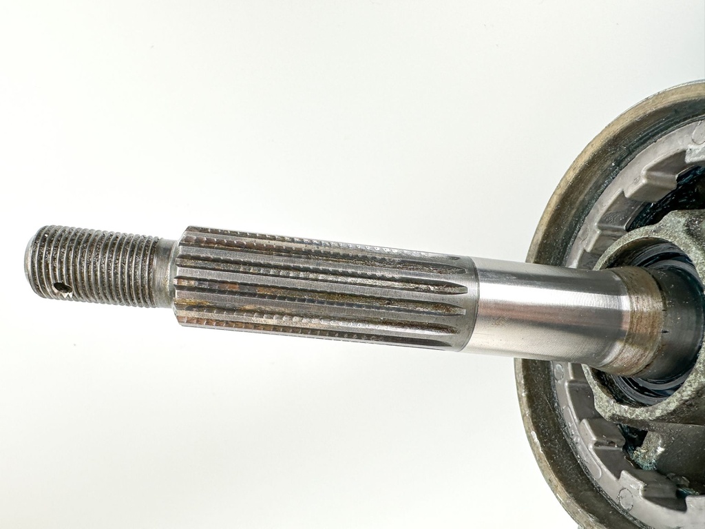 1996-2005 Yamaha 150 175 200 HP 2 Stroke 25" XL Lower Unit Gear Case 64E-45300-24-8D