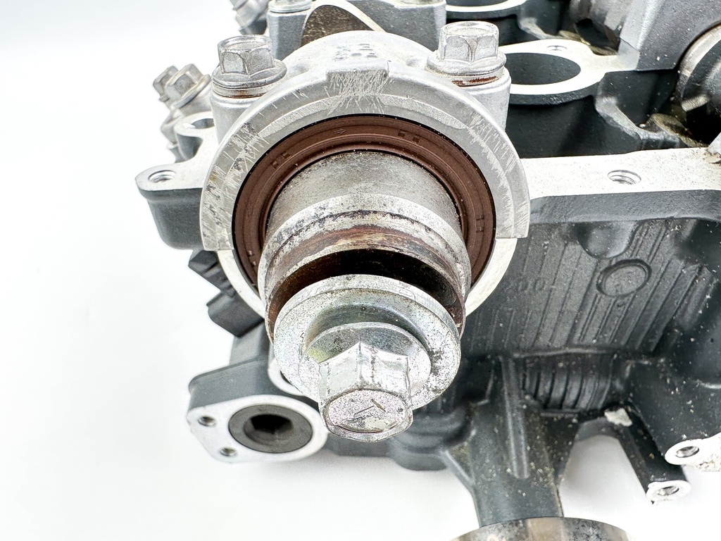 Yamaha 225 250 300 HP 4.2L Port Cylinder Head 6CE-W009C-00-9S