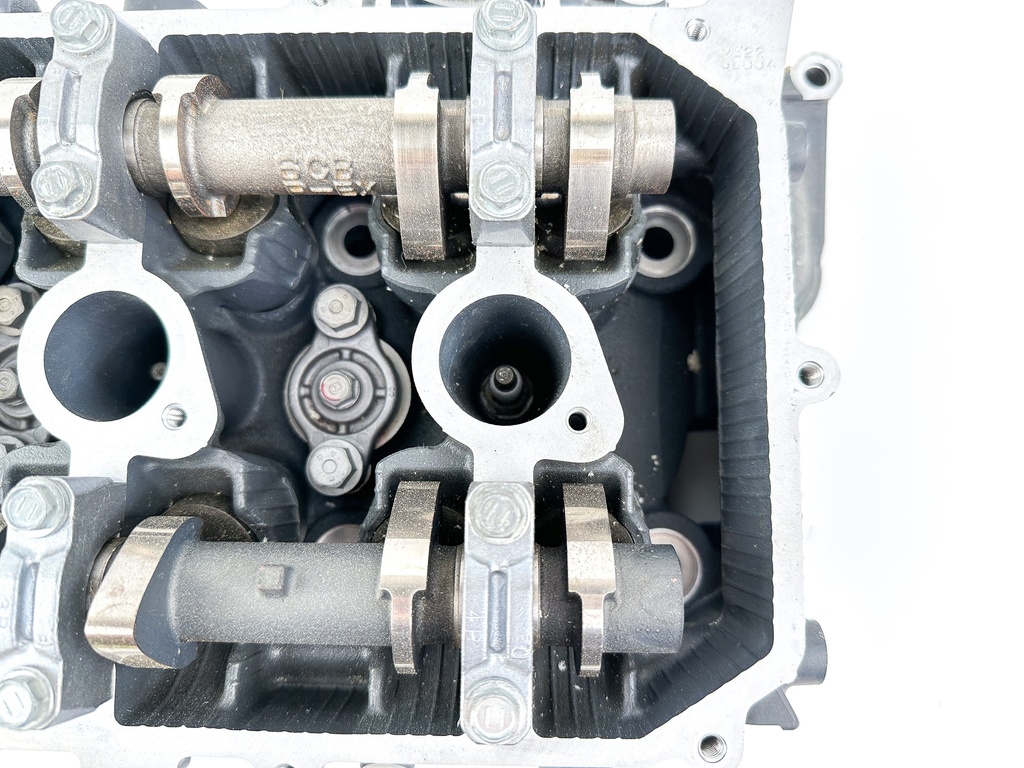 Yamaha 225 250 300 HP 4.2L Port Cylinder Head 6CE-W009C-00-9S