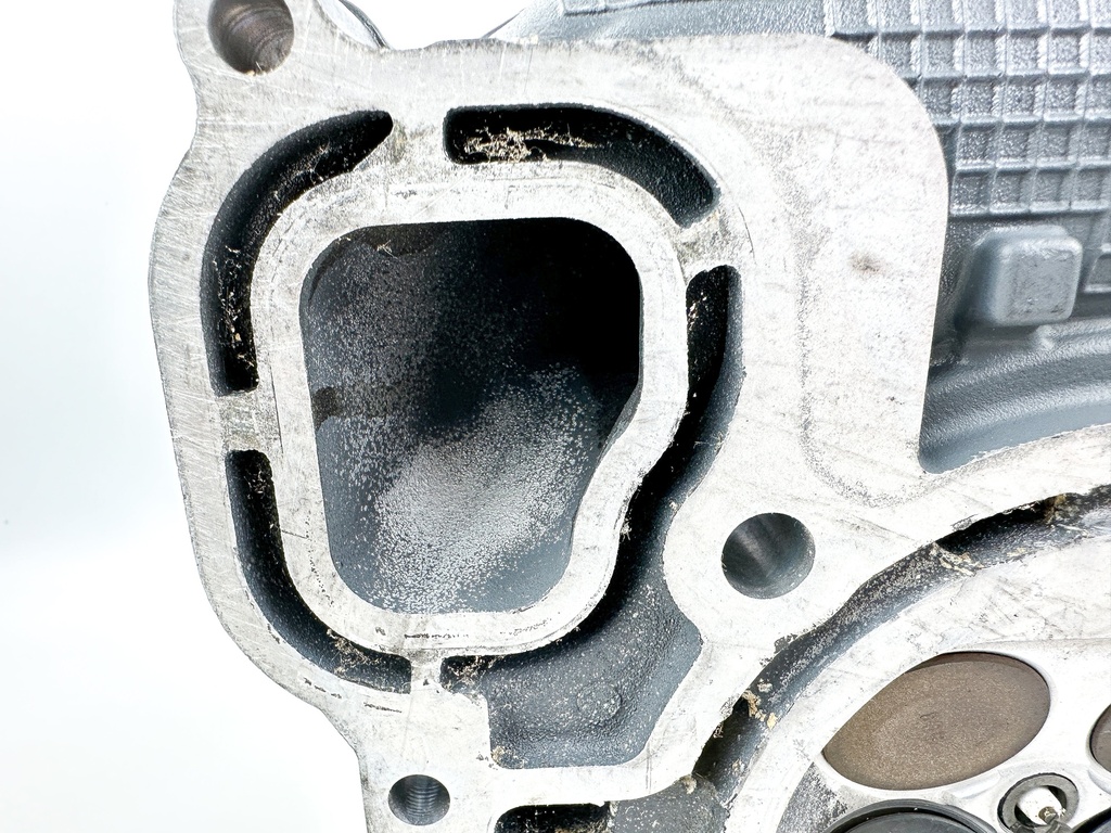 Yamaha 225 250 300 HP 4.2L Port Cylinder Head 6CE-W009C-00-9S