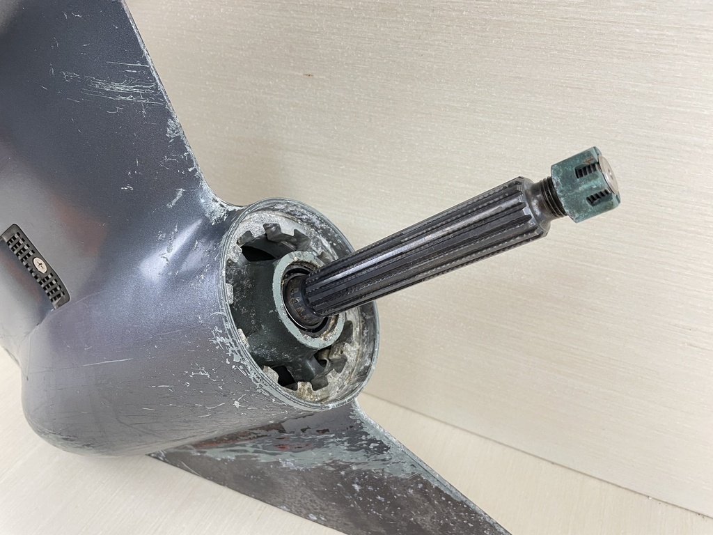 2008 Yamaha 90HP 4 Stroke Outboard 20" L Lower Unit Gear Case RH 6D9-45300-11-8D