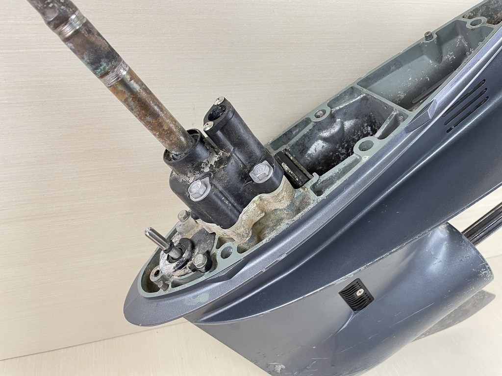 2008 Yamaha 90HP 4 Stroke Outboard 20" L Lower Unit Gear Case RH 6D9-45300-11-8D