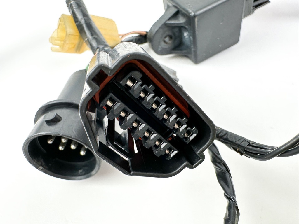 2000 Yamaha 115 HP 4 Stroke Outboard Engine Wire Harness 68V-82590-00-00 OEM