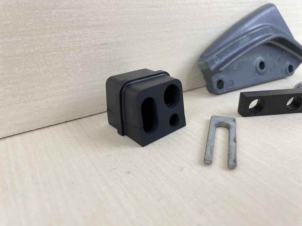 2004 Yamaha 40HP F40 Outboard Cable Cover Plate Fitting 67C-42738-00-4D